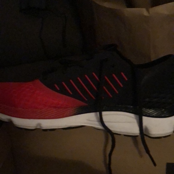 Men’s under armor sneakers. - Picture 2 of 2